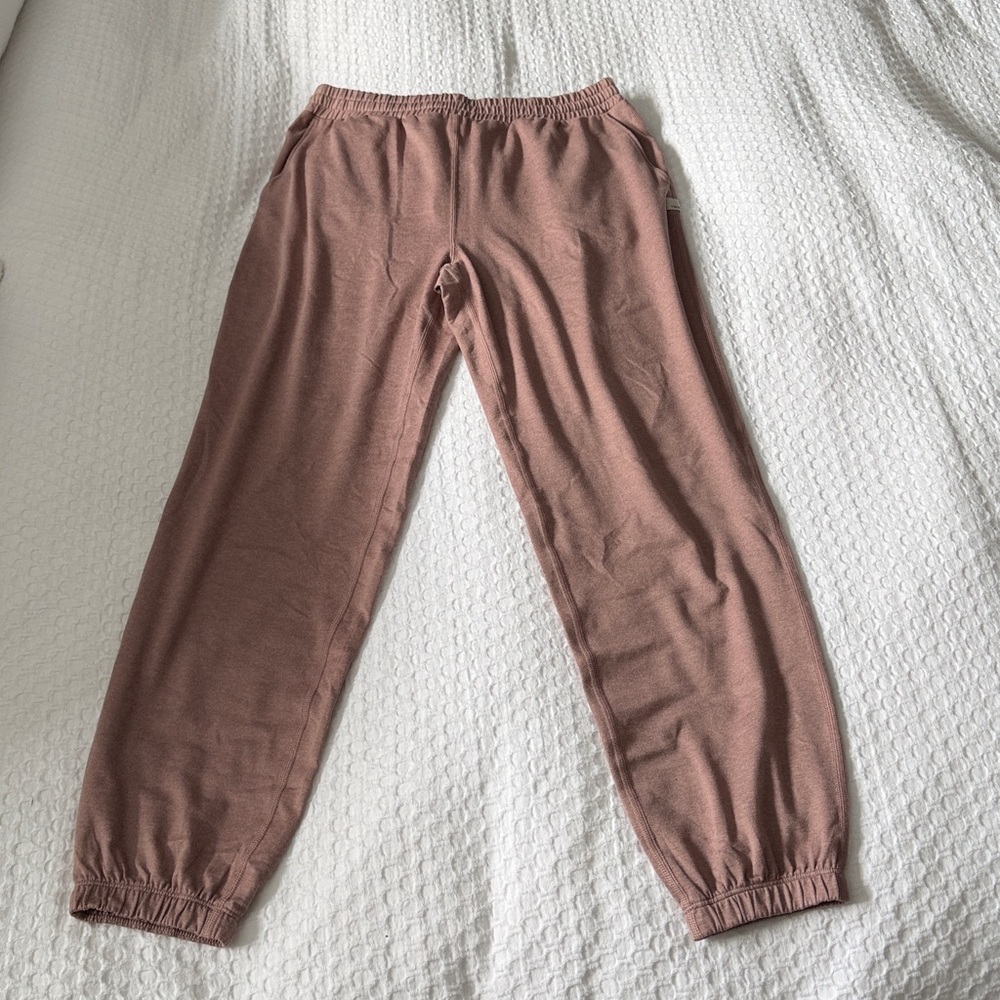 Vuori Women’s Boyfriend Jogger Zion Rose Heather like new. Worn 1x